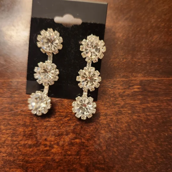 Ooh! Rhinestone Neckless and Earings Set - Picture 3 of 5